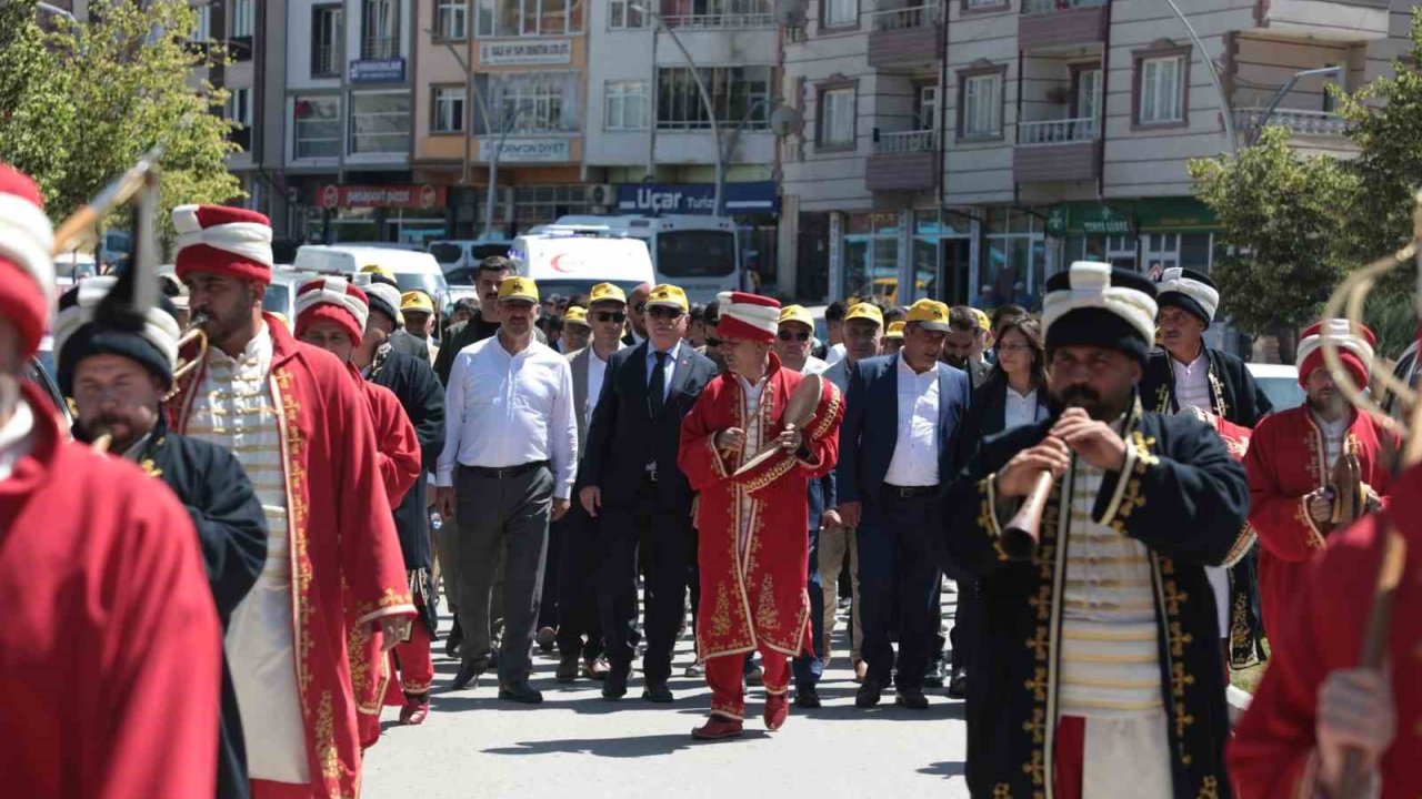 4 Gün Sürecek Olan Bayburt Dede Korkut 29. Uluslararası Kültür Ve Sanat Şölenleri Başladı