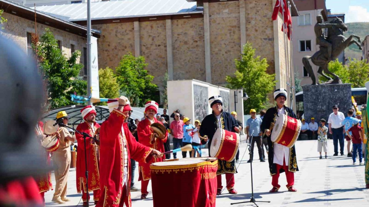 Dede Korkut 29. Uluslararası Kültür Ve Sanat Şölenleri Renkli Görüntülere Sahne Oldu