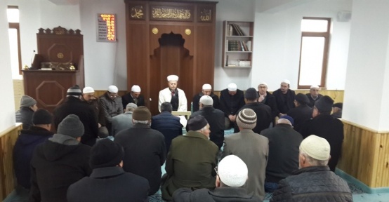 Pazarlar, şehitler için sabah namazında buluştu