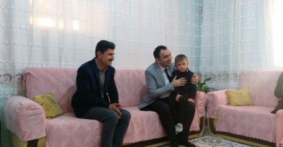 Kaymakam Çelik’ten, Fırat Simpil’in ailesine ziyaret