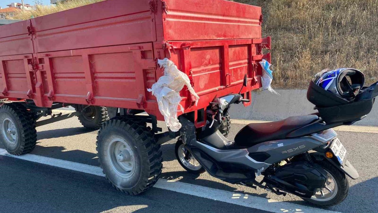 İpsala’da Traktör Römorkuna Çarpan Motosikletin Sürücüsü Yaralandı