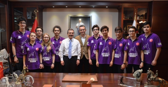 Genç mucitler Başkan Ataç’ı ziyaret etti