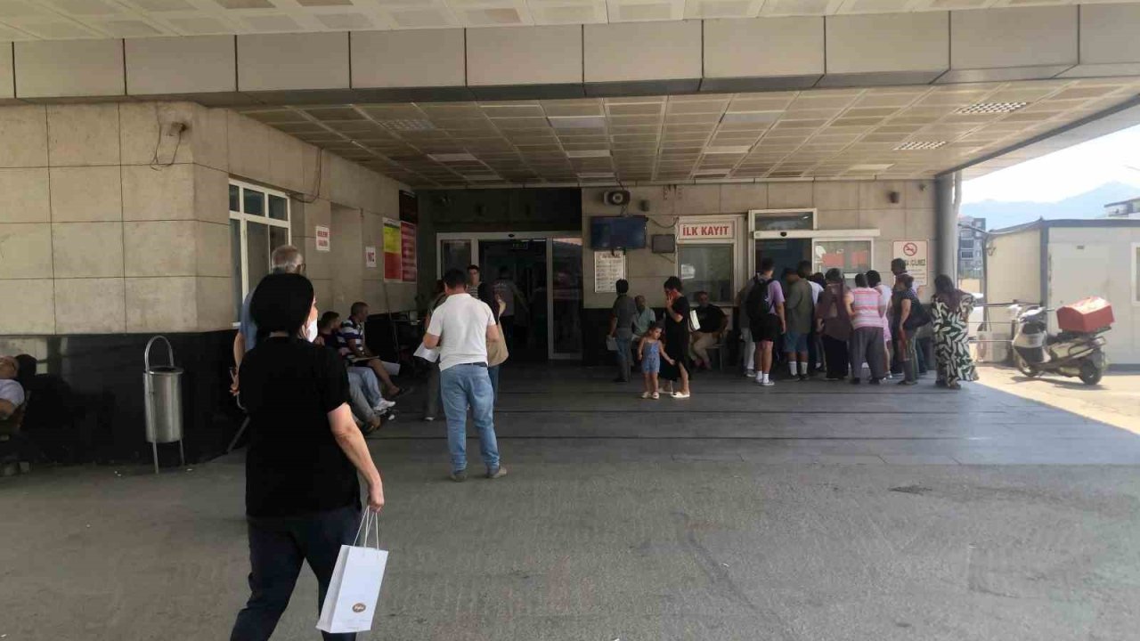 İzmir’de Fabrikada Gıda Zehirlenmesi İddiası: 68 İşçi Hastanelik Oldu