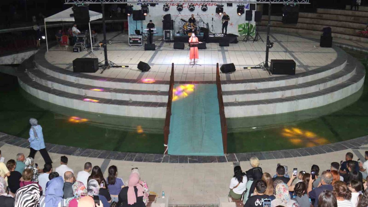 Elazığ Belediyesi Yaz Etkinliklerinde Evin Gençero Sahne Aldı