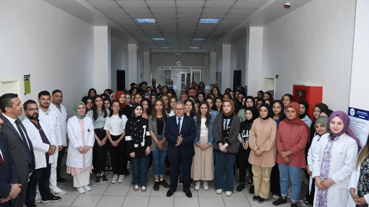 Başkan Büyükkılıç, Üniversite Adaylarını Kayseri’ye Davet Etti