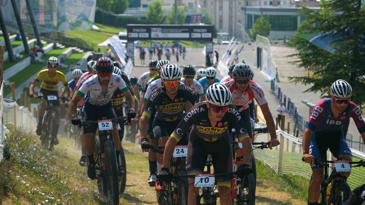 Sakarya’da Nefes Kesen Şampiyona: Genç Pedallar Zirve İçin Yarıştı