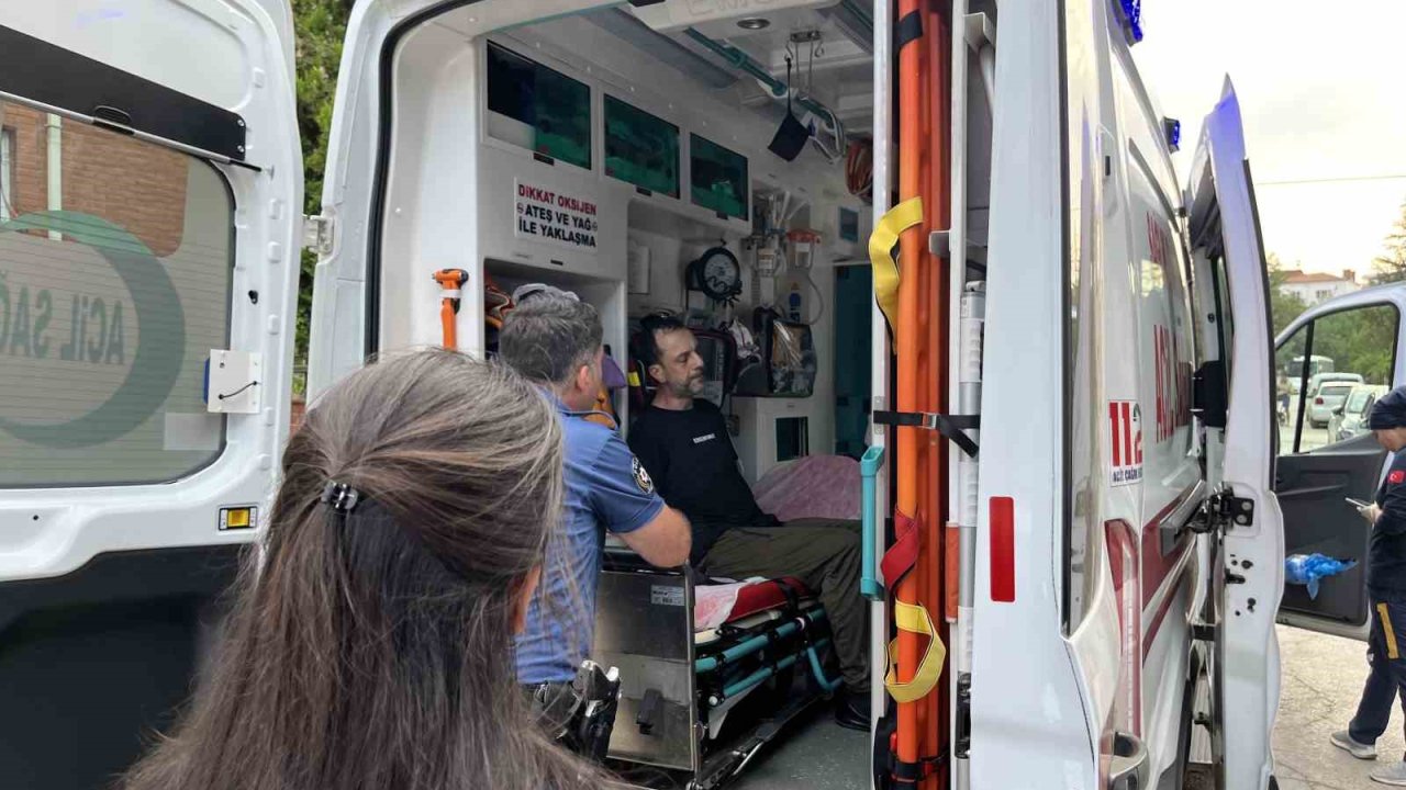 Binayı Ateşe Vermeye Kalkışan Alkollü Şahıs 4 Saatte İkna Edilerek Hastaneye Kaldırıldı