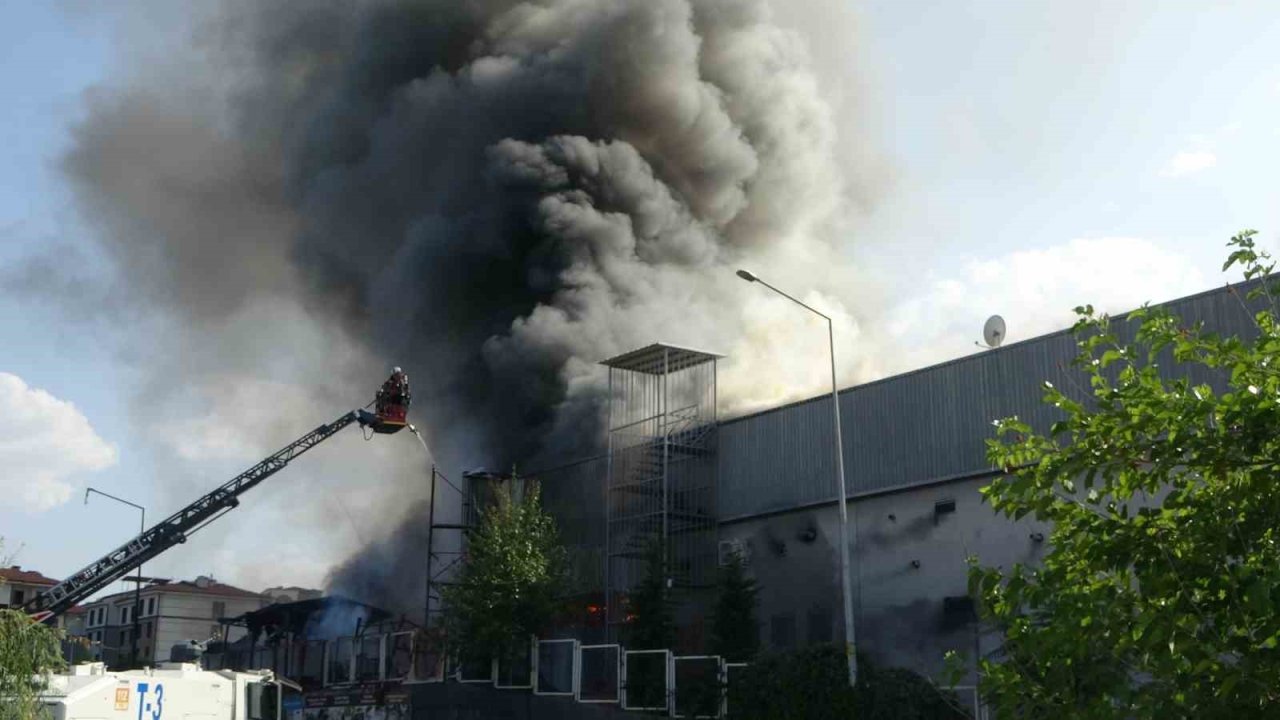 Malatya’da Hırdavat Mağazasında Çıkan Yangın Kontrol Altına Alındı