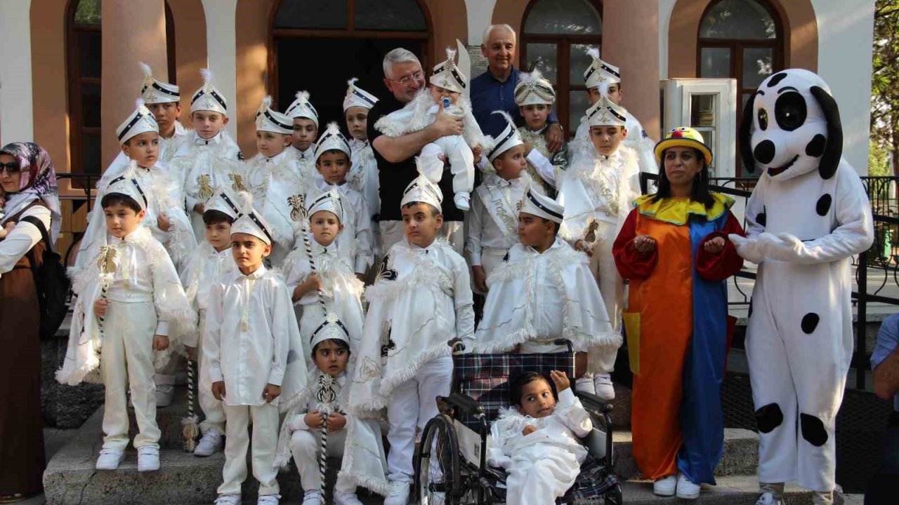 Çorum’da Toplu Sünnet Şöleni Renkli Görüntülere Sahne Oldu