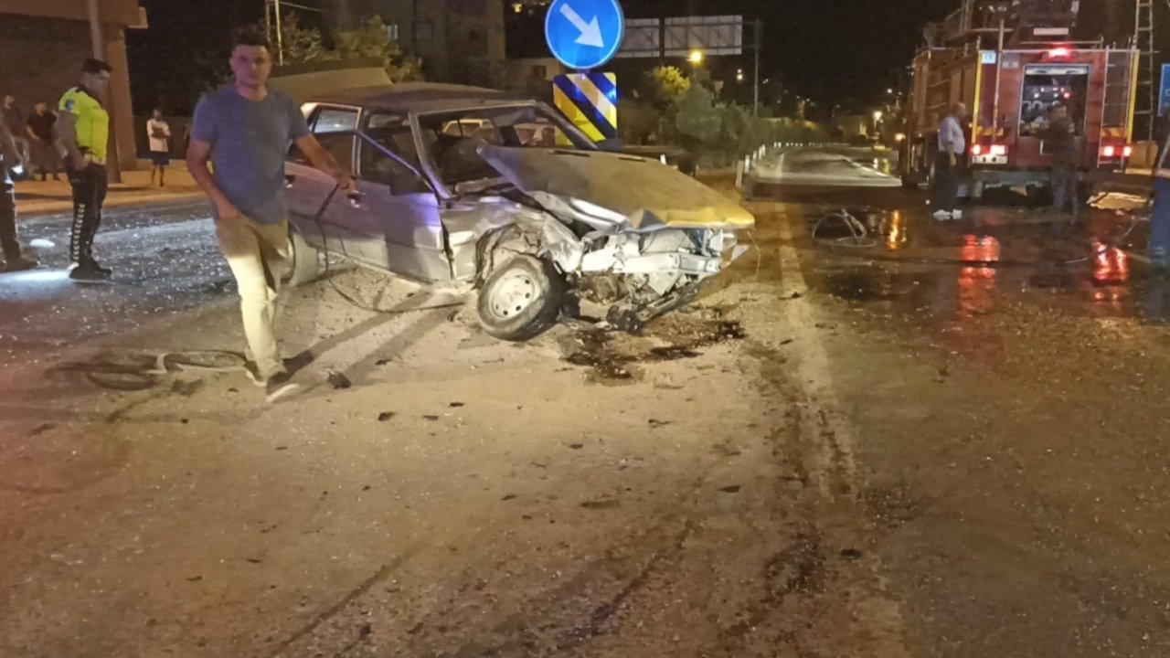 İki Otomobil Kafa Kafaya Çarpıştı: 1’i Ağır 2 Yaralı