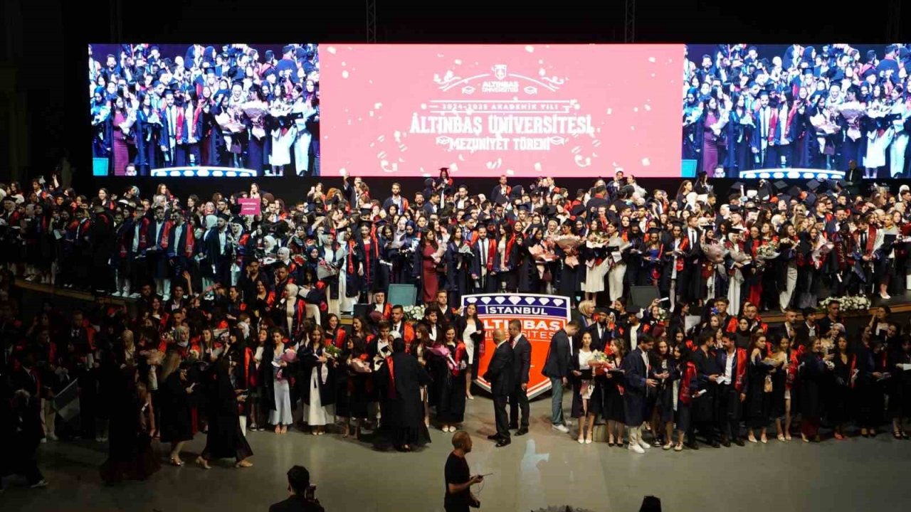 Altınbaş Üniversitesi 2024-2025 Akademik Yılı Mezuniyet Töreni Düzenlendi