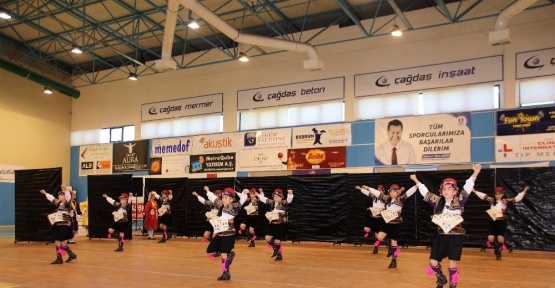 Halkoyunları ekipleri kendilerine hayran bıraktı