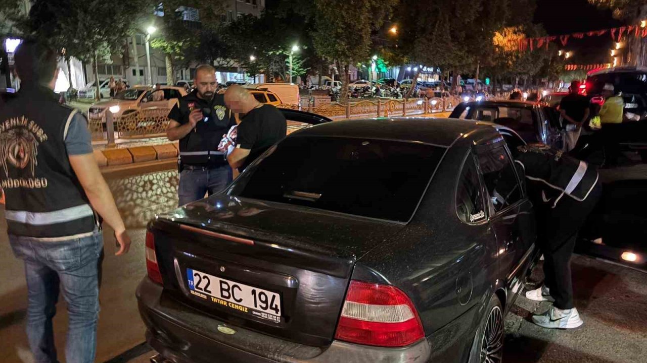 Edirne’de Trafik Ve Asayiş Denetimi: 6 Araç Trafikten Men Edildi