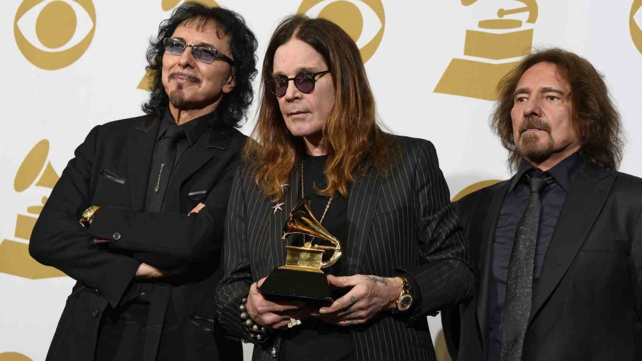 Black Sabbath’ın Solisti Ozzy Osbourne 76 Yaşında Hayatını Kaybetti
