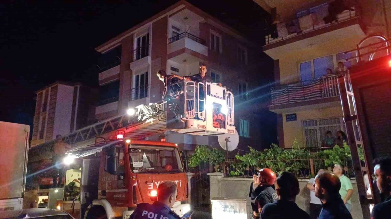 Çorum’da Apartman Dairesinde Çıkan Yangın Paniğe Yol Açtı