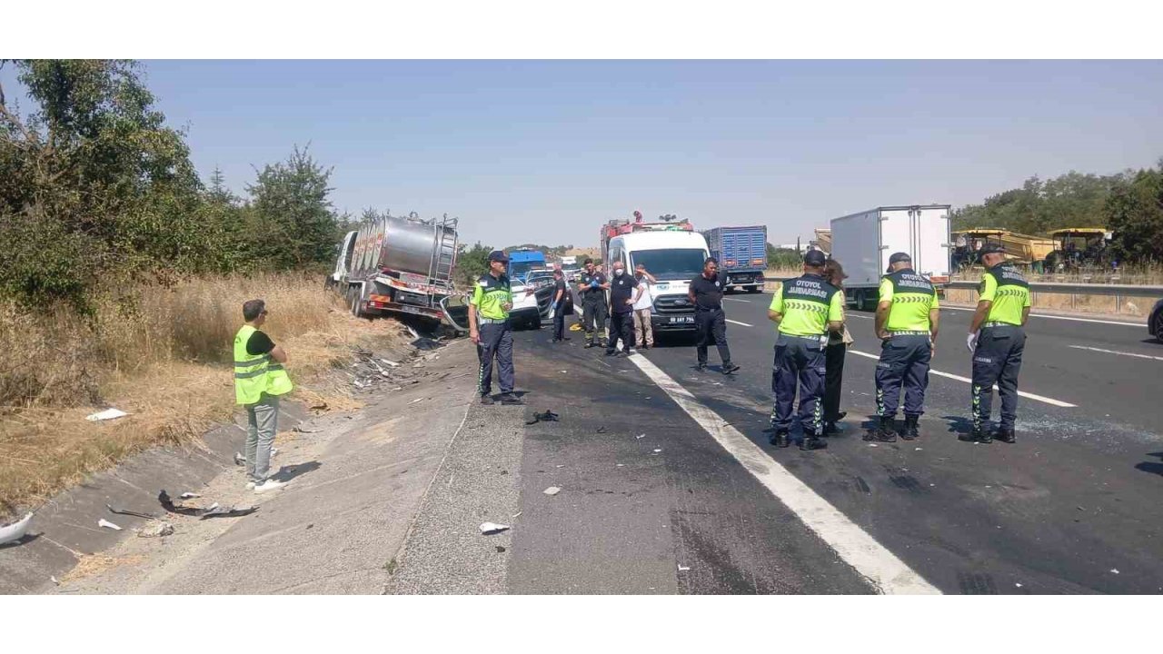 Tekirdağ’da Süt Kamyonu İle Otomobil Çarpıştı: 4 Kişi Hayatını Kaybetti