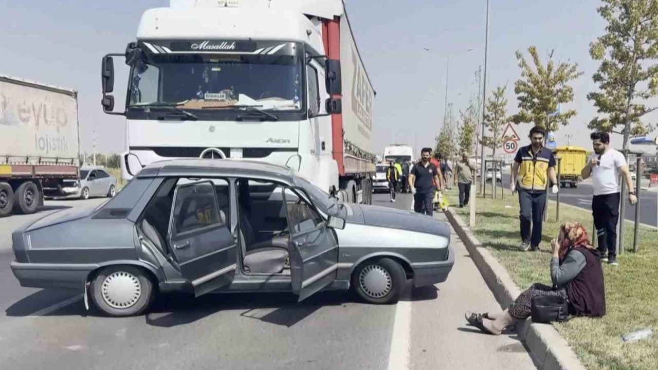 Aksaray’da Tır Otomobile Çarptı: 3 Yaralı